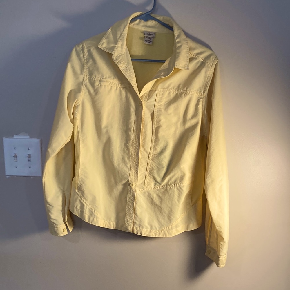 LL Bean long sleeve nylon/ mesh shirt. Size M
